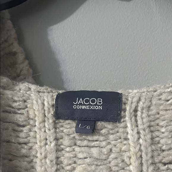 Jacob Cream V-Neck hooded Sweater - Picture 2 of 5
